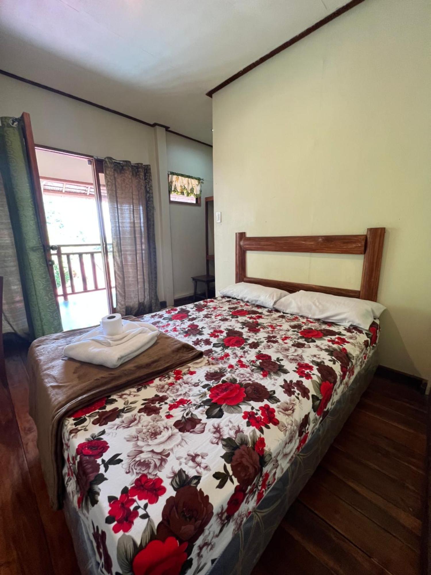 Novie'S Tourist Inn El Nido Eksteriør bilde