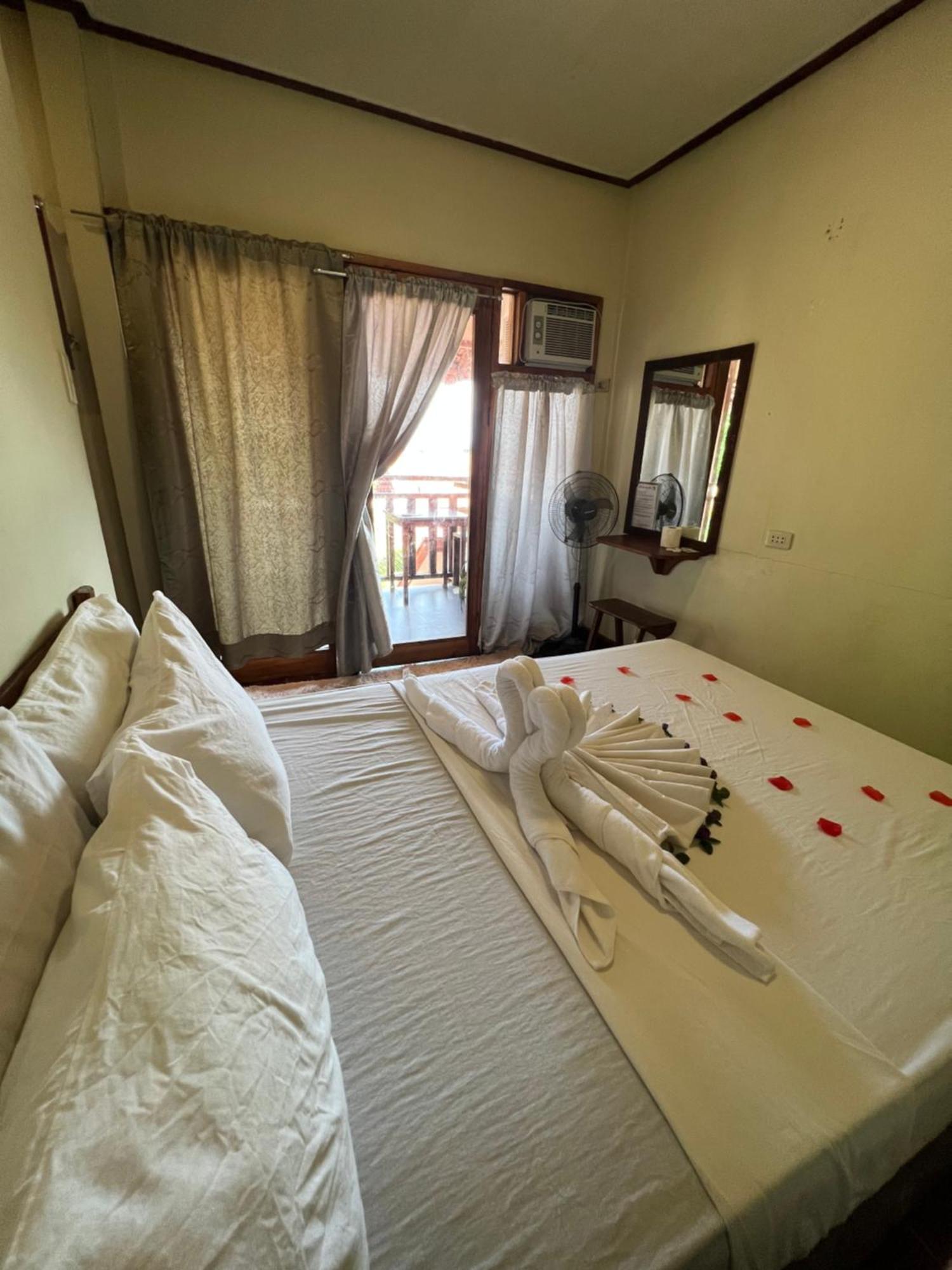 Novie'S Tourist Inn El Nido Eksteriør bilde